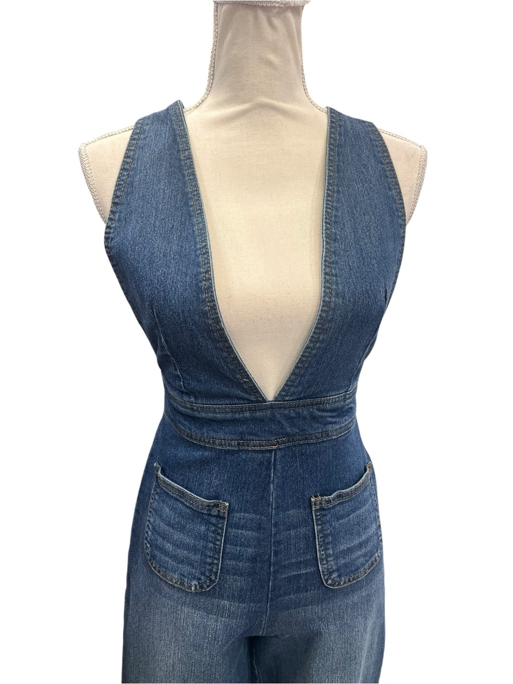 Dollhouse Deep V Denim Jumpsuit Wide Leg Crossback Vintage Wash Size 3/4 - Picture 3 of 13